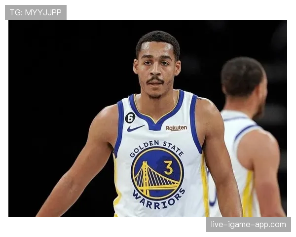 乔丹·普尔掩护后无球跑位，较库里依赖空切制造三分