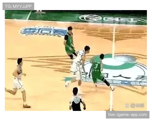 新手教学：带你了解NBA与FIBA回场规则差异，看懂比赛判罚